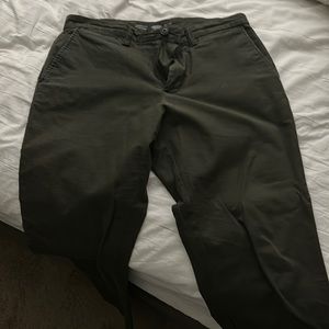 Men’s green khakis size 33x32 ultimate slim